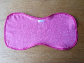 Spuugdoekje XL, roze badstof met fuchsia roze biaisband (eventueel zelf naam of tekst kiezen).
