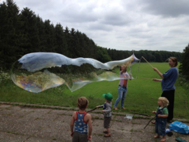 Superbellen Feestpakket Medium (1 superbellenstok + poeder voor 5 liter sop)