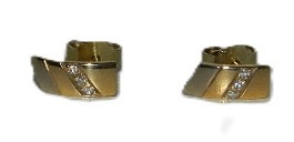 14 karaat geel gouden rechthoekige oorknopjes met diamanten