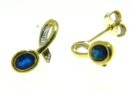 Gouden oorknopjes met diamant en blauwe saffier