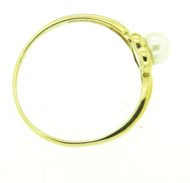 Gouden damesring hartje met parel 4.7 mm