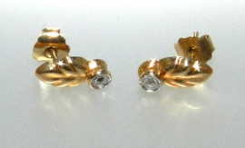14 karaat geel gouden oorknoppen met diamant