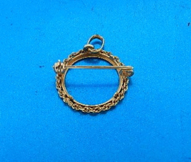 Gouden muntrand broche of muntrand hanger