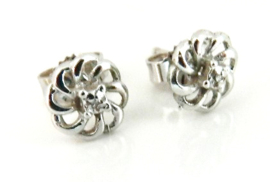 Wit gouden oorstekers "bloem met diamant"