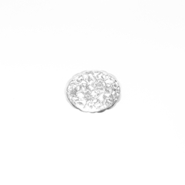 Zilveren ovale broche met open bloemstructuur