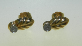 14 karaat geel gouden oorknoppen met diamant