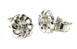 Wit gouden oorstekers "bloem met diamant"