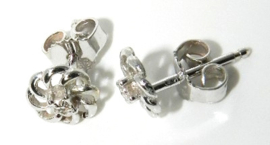 Wit gouden oorstekers "bloem met diamant"
