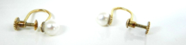 14 karaat geel gouden 5.5 mm parel  oorbel met schroefmechanisme