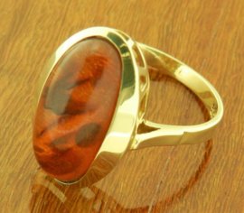 Gouden damesring met barnsteen