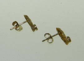 14 karaat geel gouden oorknoppen met diamant