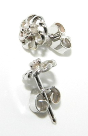 Wit gouden oorstekers "bloem met diamant"
