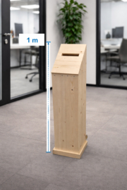 Ideeënbus hoge zuil van hout