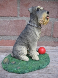 beeldje Schnauzer met bal