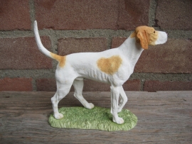 beeldje Engelse Foxhound tan-wit