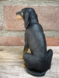 beeldje Coonhound zittend