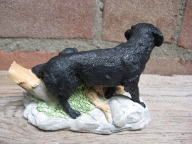 vintage beeldje Labrador zwart met puppy