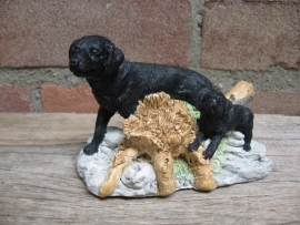 vintage beeldje Labrador zwart met puppy