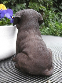 beeldje Labrador chocolate puppy