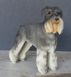 beeldje Schnauzer staand