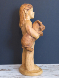 vintage sculptuur meisje met ruwharige Teckel