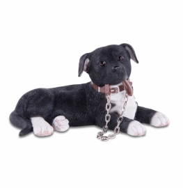 beeldje Staffordshire Terrier zwart met riem klein