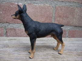 beeldje Dwergpincher black & tan