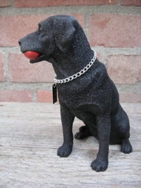 beeldje Labrador zwart met bal