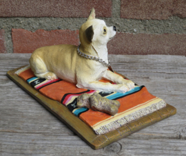 beeldje Chihuahua op kleedje | 19 cm