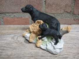 vintage beeldje Labrador zwart met puppy