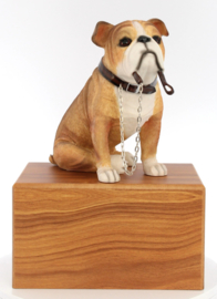 beeldje Engelse Bulldog met riem zittend