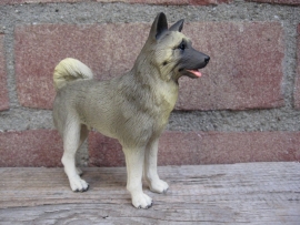 beeldje Akita grijs