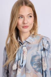 C&S Lace Blouse Dark Jeans Blue