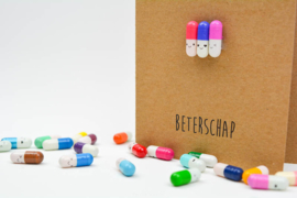 Beterschap Happy pills Wenskaart - By Caitlin©