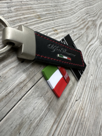 ALFA ROMEO GIFTSET  Sleutelhanger zwart + vlaglabel tricolore