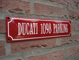 DUCATI 1098 PARKING