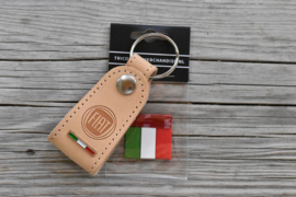 FIAT GIFTSET  Sleutelhanger tuigleer + vlaglabel tricolore