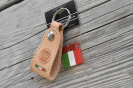 FIAT GIFTSET  Sleutelhanger tuigleer + vlaglabel tricolore