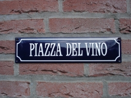 PIAZZA DEL VINO