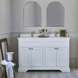 Klassiek badkamermeubel 130cm mat wit met carrara bovenblad