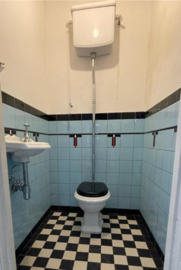 AR801 Klassiek toilet met hooghangende keramische stortbak, vloeruitlaat AO