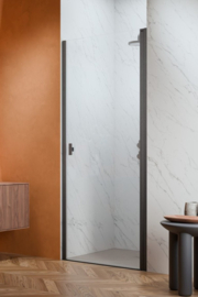 Douchedeur in 4 kleuren beslag en met pendelsysteem.