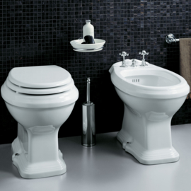 AR812  Klassiek toilet met laaghangend reservoir, vloeruitlaat AO