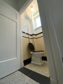 Landelijk toilet AO met hooghangende stortbak modelSLA0106,