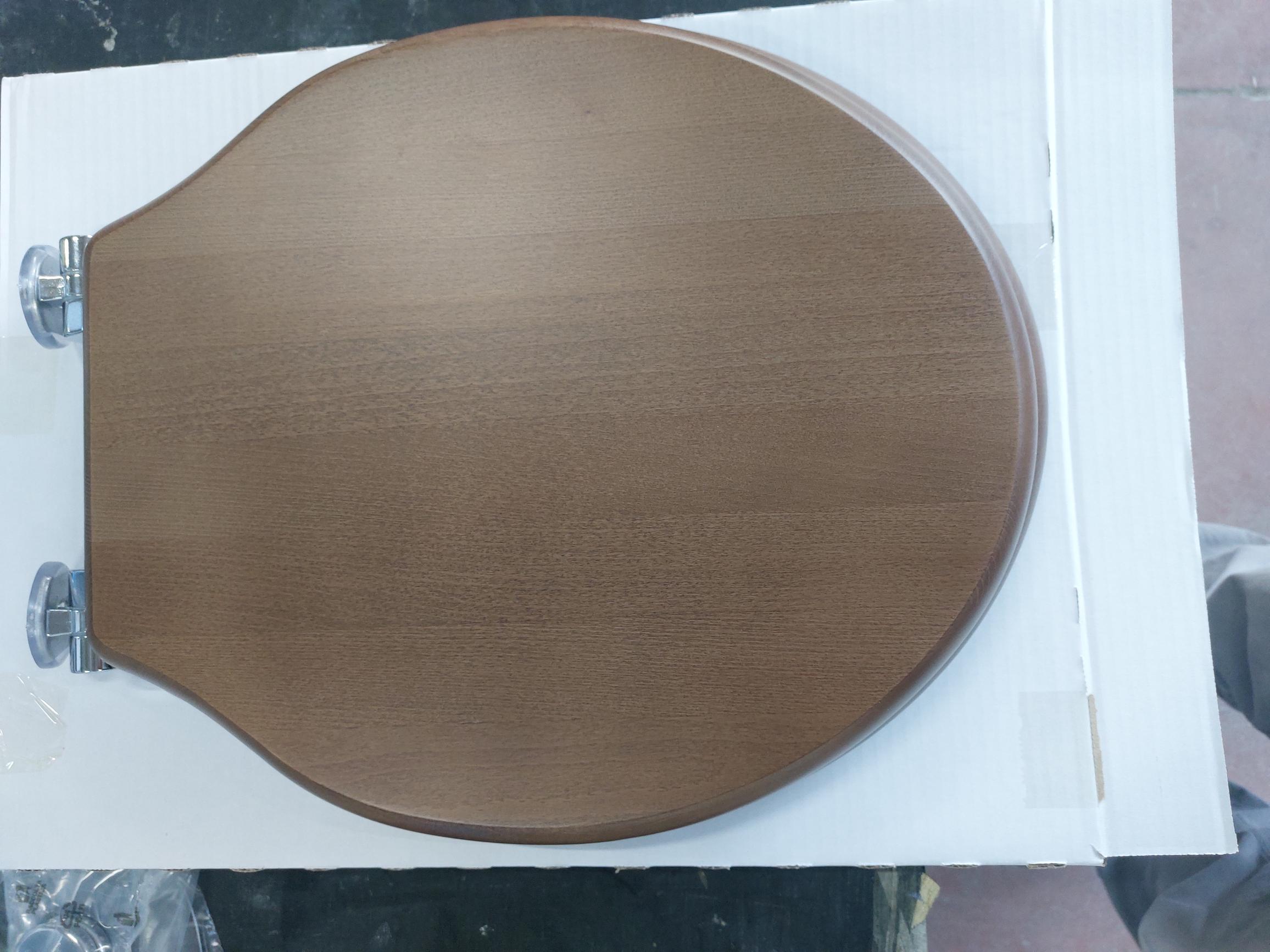 Klassiek noten  houten zitting voor de BP900 serie met bronzen scharnieren