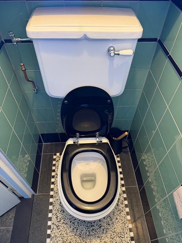 AR812  Klassiek toilet met laaghangend reservoir, vloeruitlaat AO