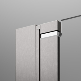 Douchedeur in 4 kleuren beslag en met pendelsysteem.