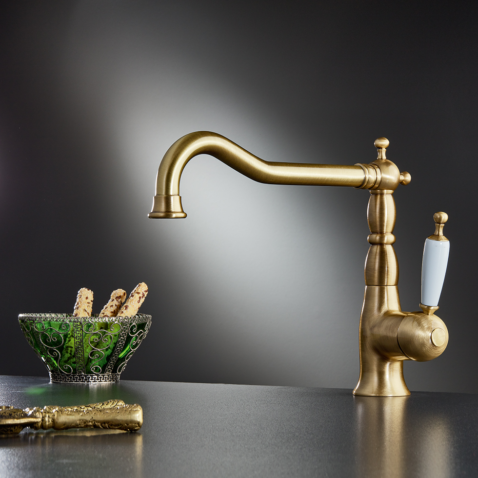 KSOX6 -382  Klassieke keuken mengkraan 1- gats met draaibare uitloop en witte handel, chroom ( A.4.5 )