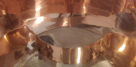 Japanese soaking tub in gepolijst of verouderd koper