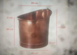 Japanese soaking tub in gepolijst of verouderd koper